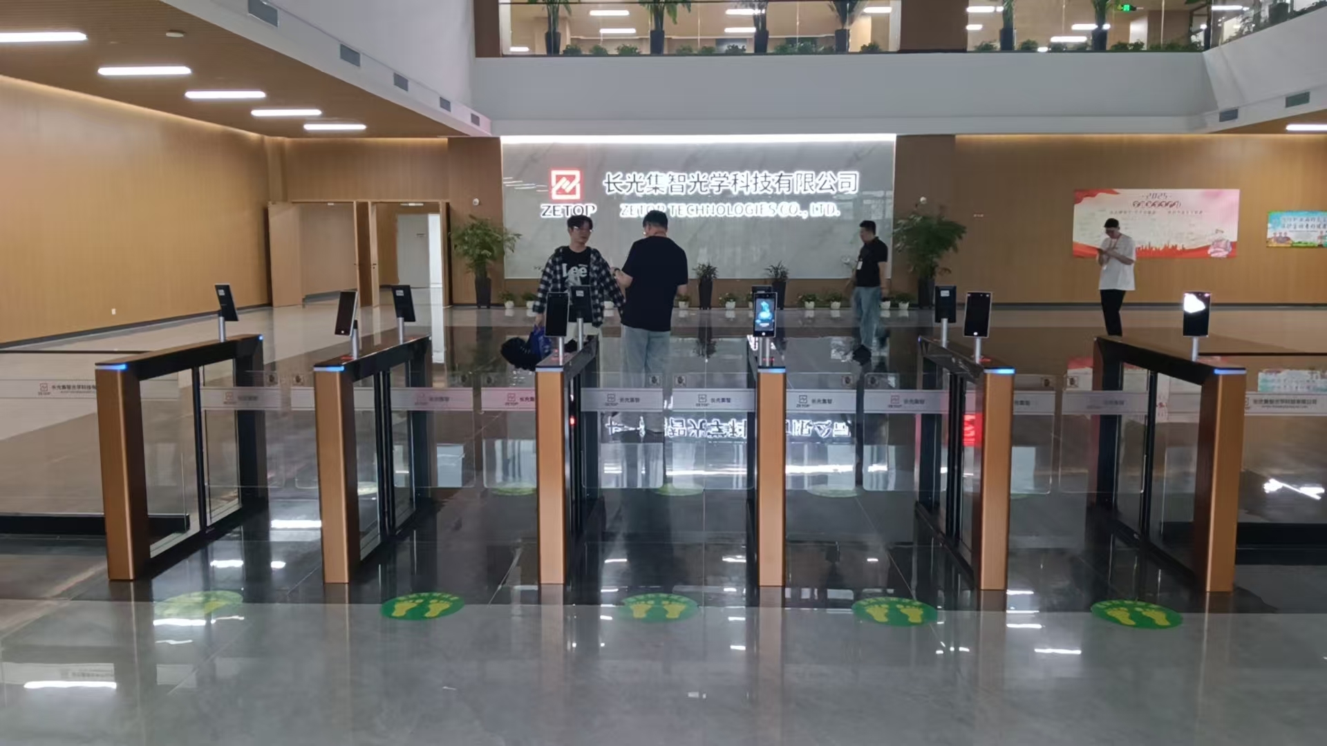 Últimos blogs de la empresa sobre Smart Pedestrian Turnstiles: Driving Smart City Development with Unified Multi-Scenario Access